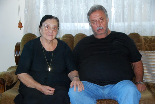 Η μάνα Ελενίτσα και ο γιος της Νίκος Εγγλέζου