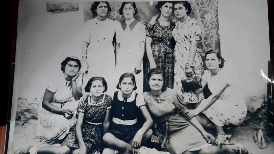 Η Ασσιώτισσες κοντά στο 1940 Η Ασσιώτισσες κοντά στο 1940